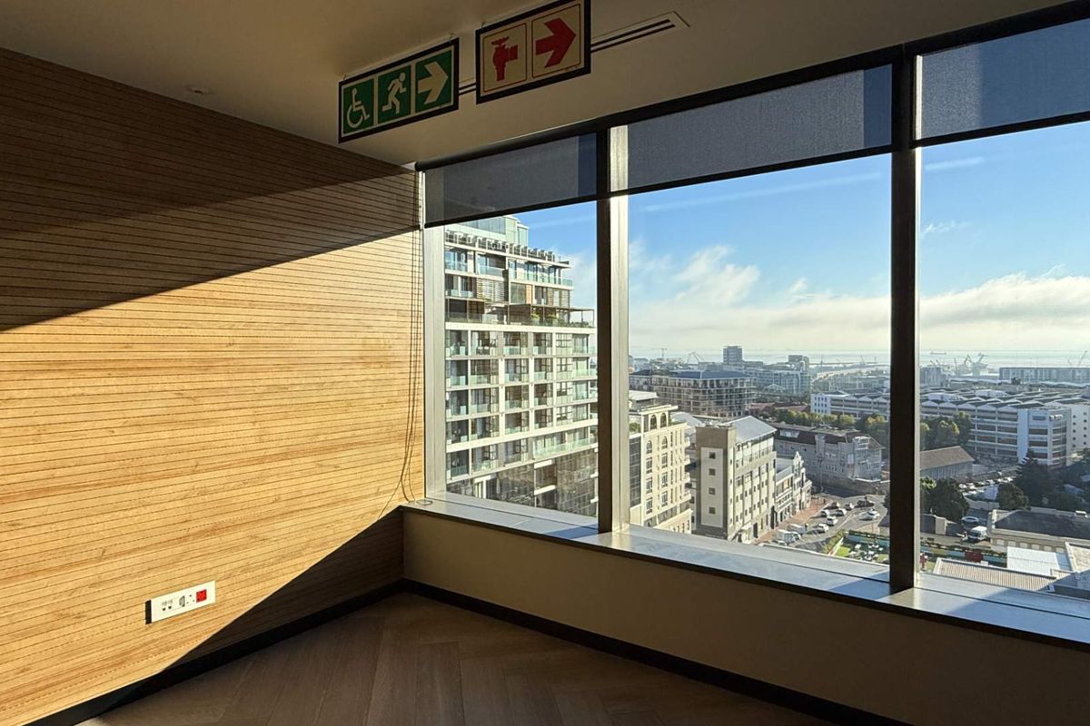 10th floor office to let in Prestigious 117 on Strand - Photo 5