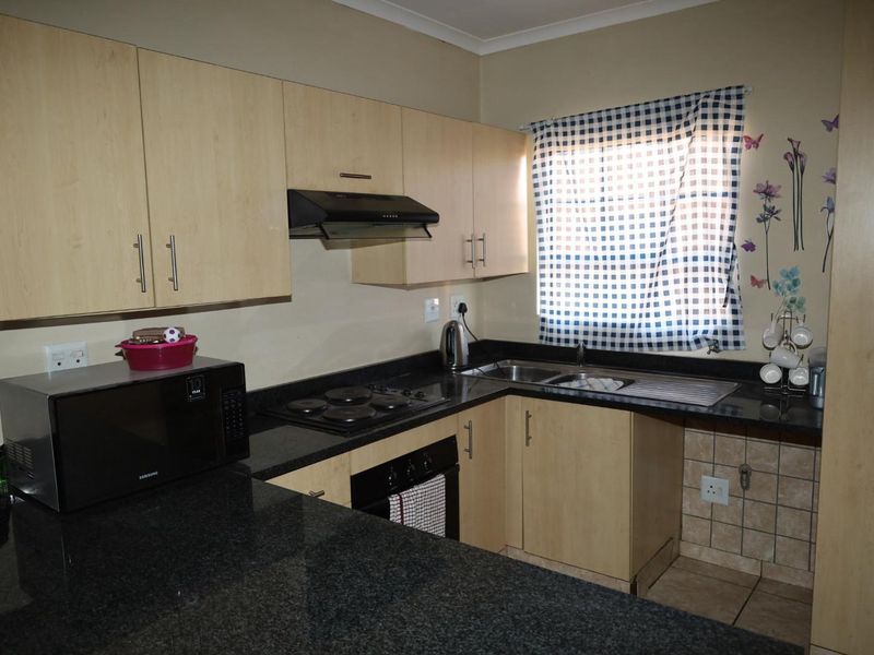 Two bedroom apartment in Germiston - Photo 9