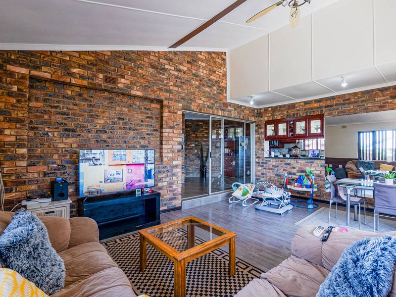 Face brick home with distant sea views - Photo 2