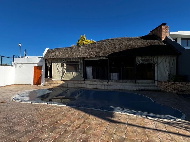 Luxury Living | Corporate Housing | Guesthouse Potential - Photo 2