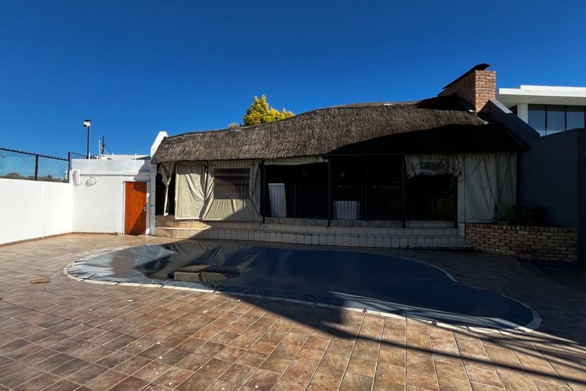 Luxury Living | Corporate Housing | Guesthouse Potential - Photo 2