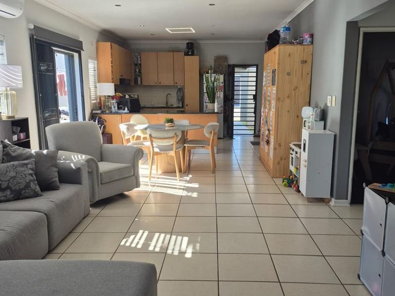 Lovely family townhouse for sale in Plattekloof. - Photo 9