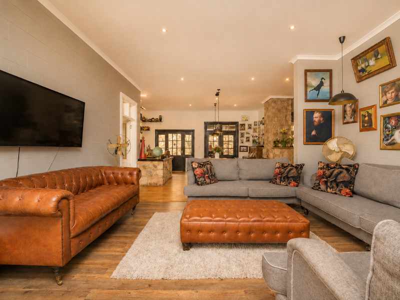 Exceptional Estate Living – Space, Security, Views & Unbeatable Value - Photo 9