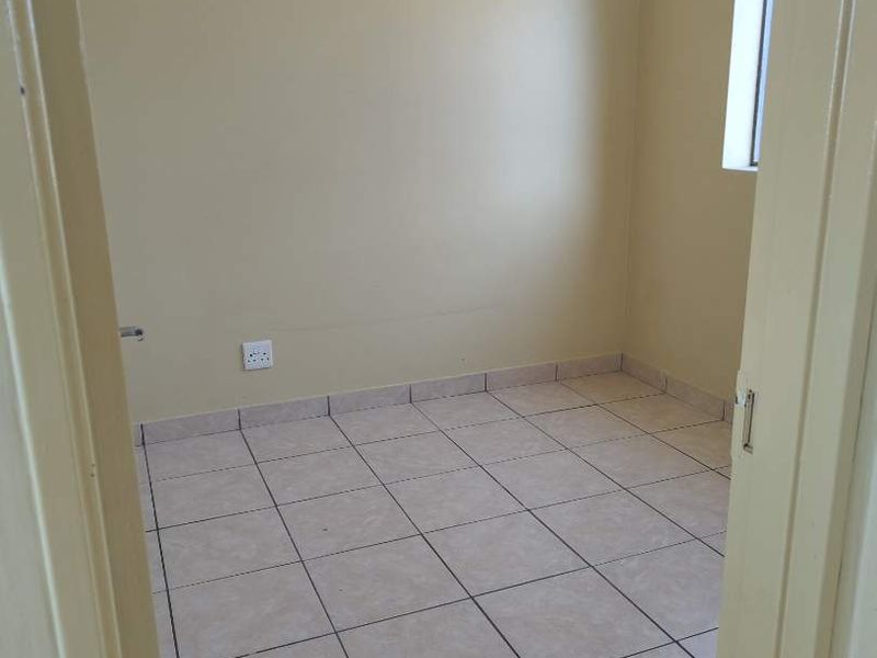 Your New Beginning: 2-Bed Apartment in Meadowlands - Photo 5