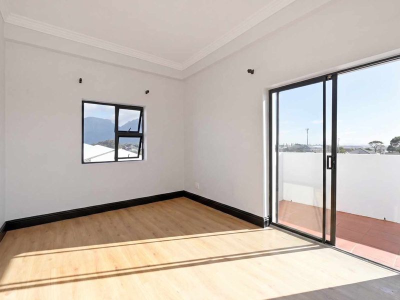Where Comfort Meets Unforgettable Views - Photo 3