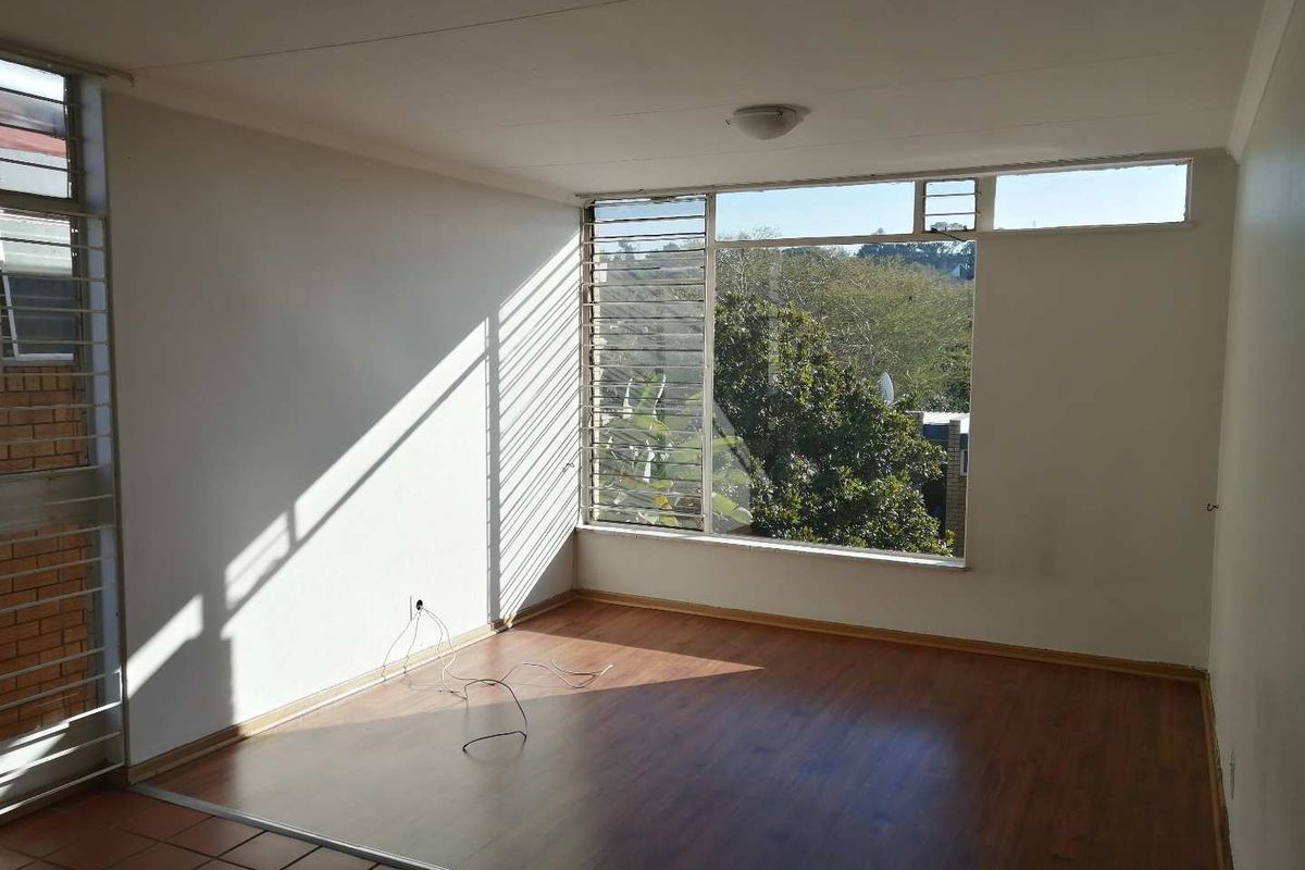 Cambray, 2 Bedroom for sale - Photo 2