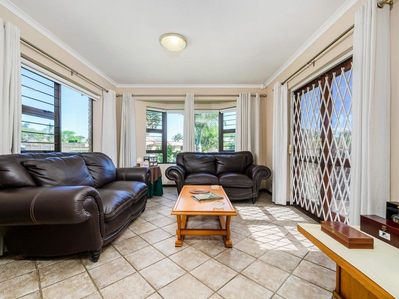 3 Bedroom home for Sale in Beverley Grove - Photo 8