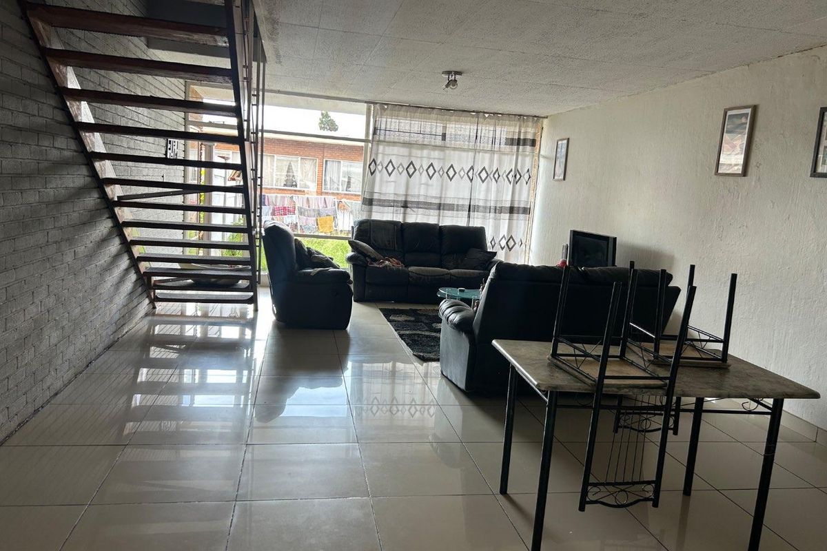 3 Bedroom Apartment in Proclamation Hill - Photo 4