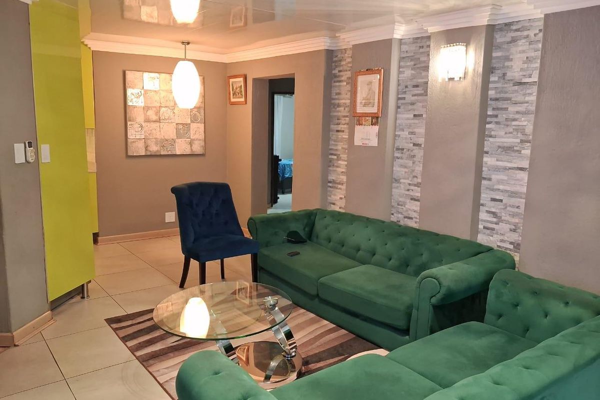 Apartment with a double garage - Photo 4