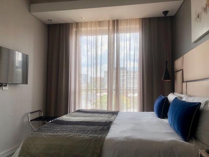 Upmarket 1 bed apartment in Sandton CBD - Photo 8
