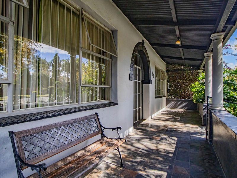 Elegant Home with Income-Generating Flats! - Photo 2