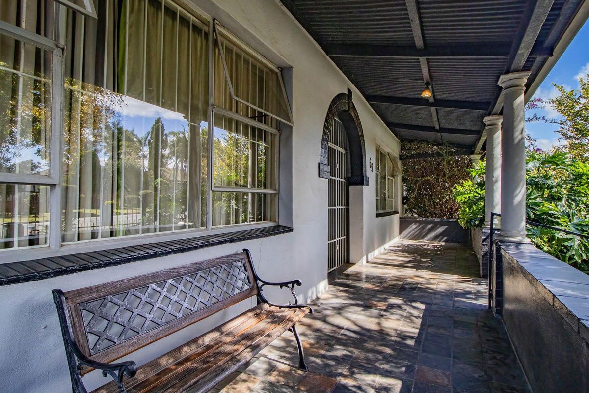 Elegant Home with Income-Generating Flats! - Photo 2