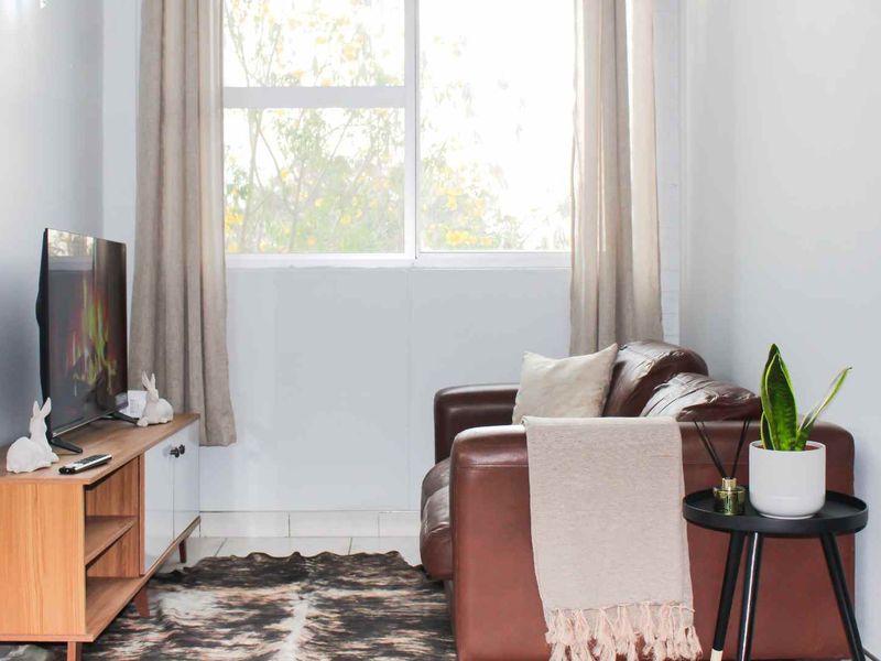 Spacious Fully Furnished Bachelor Flat for Rent – Eros - Photo 2