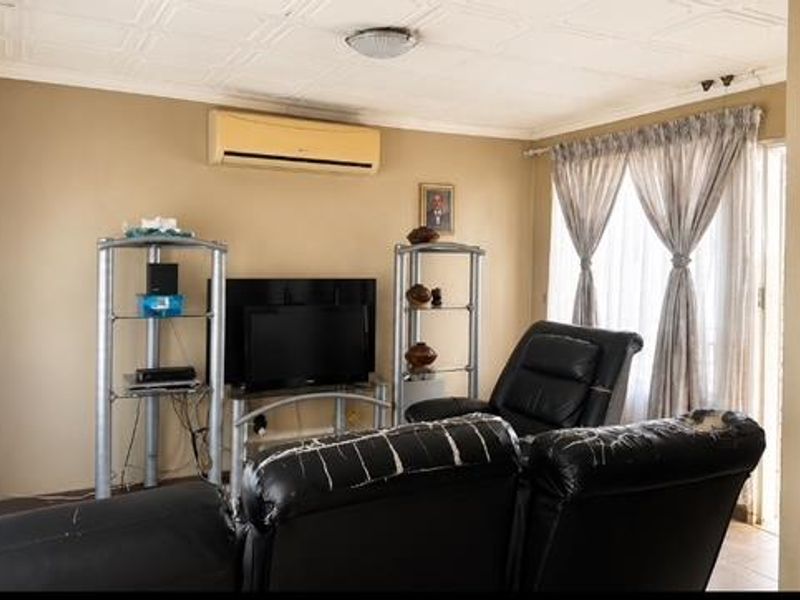 Unlock the Potential of This Spacious Fauna Family Home - Photo 5