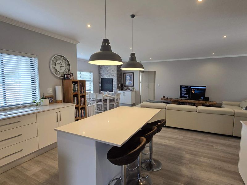 RETIREMENT VILLAGE FOR OVER 50'S - Photo 2