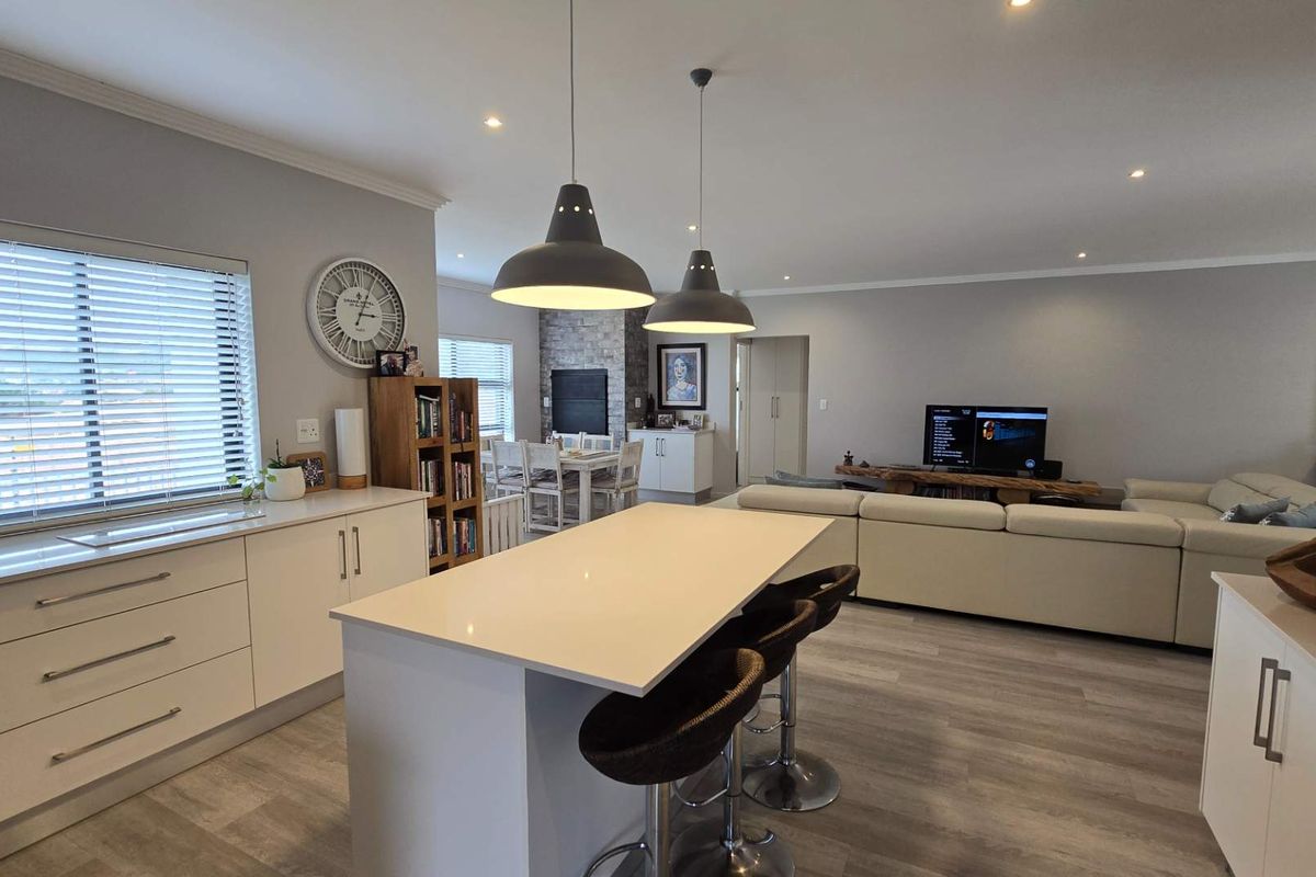 RETIREMENT VILLAGE FOR OVER 50'S - Photo 2