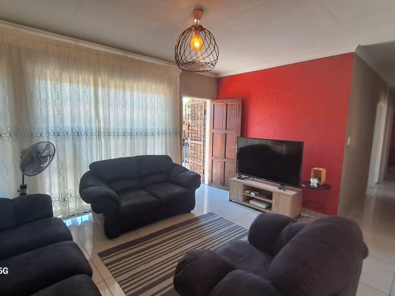 Well located 3 Bedroom/2 Bathroom simplex unit - Photo 6