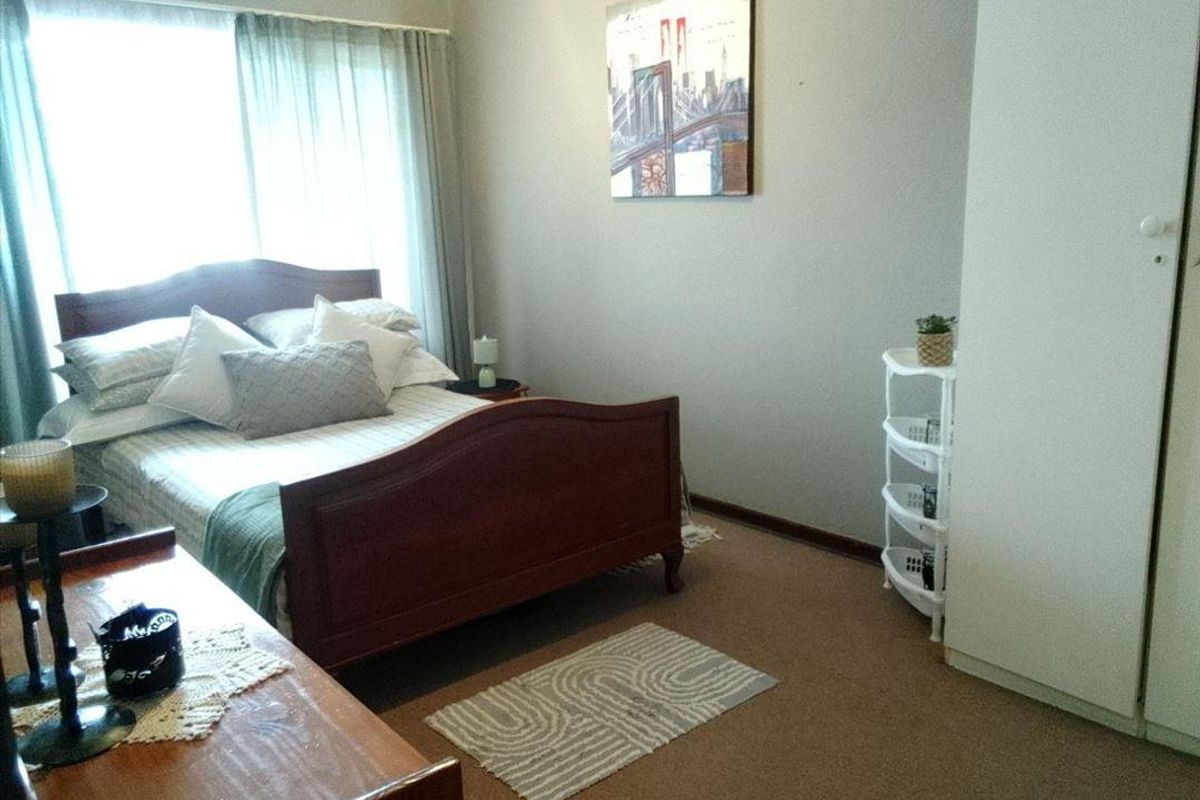 "Ideal Location with All Amenities Nearby!" - Photo 5