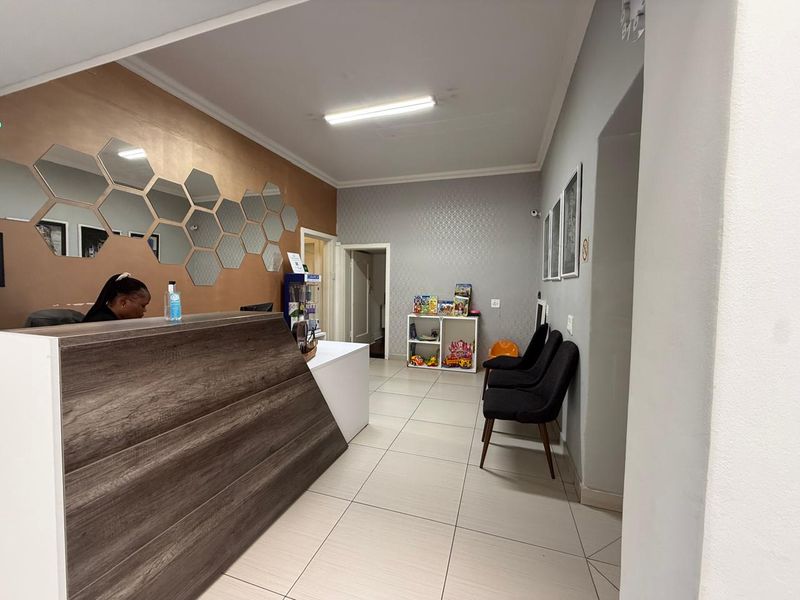 Prime Ground Floor Medical Suite Available for Lease in Dunkeld West - Photo 3