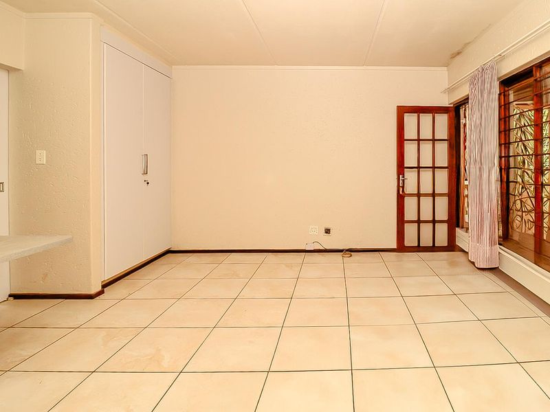Lock Up and Go Garden Apartment! - Photo 7