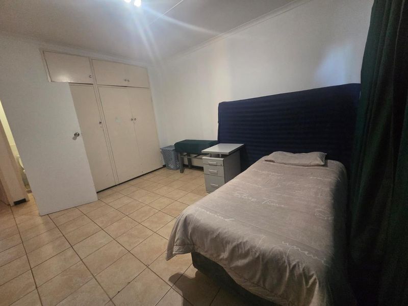 Spacious 2-Bedroom Apartment in Prime Horizon View Location - Photo 10