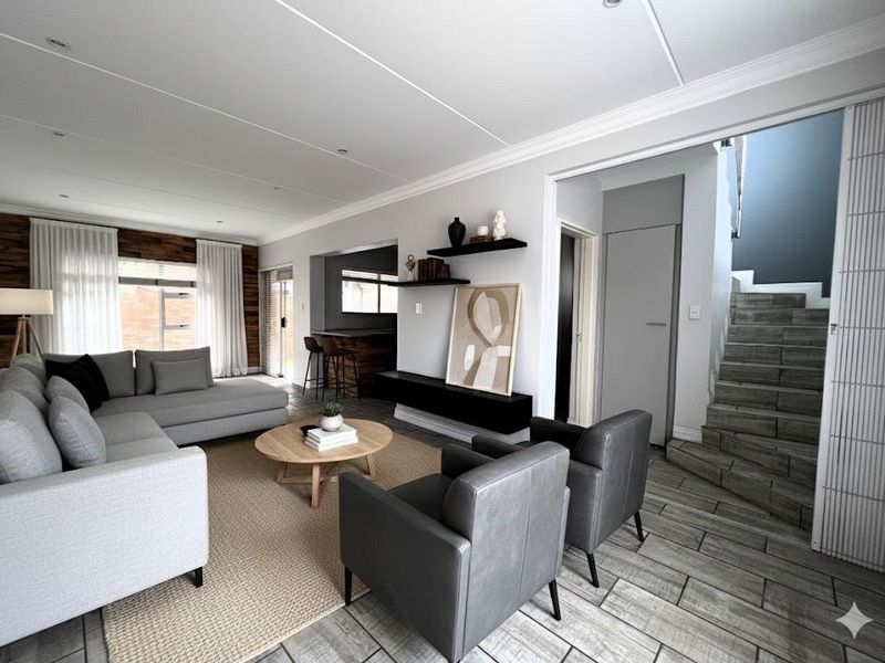 Cul-de-Sac Serenity: Modern Design Meets Family-Friendly Comfort! - Photo 4