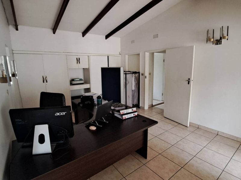 VERSATILE PROPERTY WITH OFFICE, RESIDENTIAL & INCOME POTENTIAL - Photo 10
