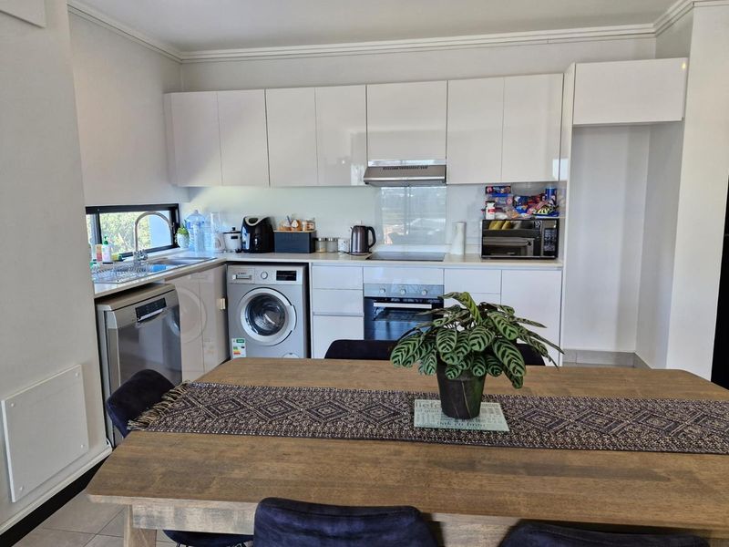 Modern 2 Bedroom 2 Bathroom apartment - Photo 6