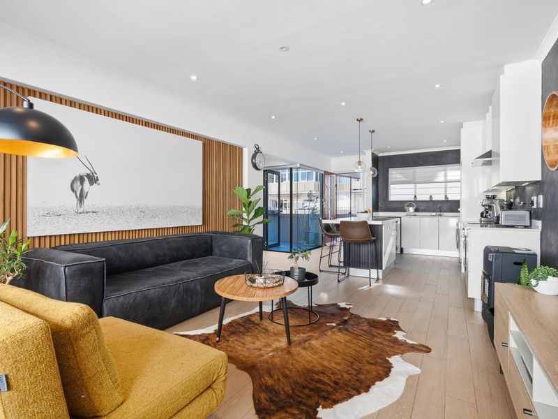 Turnkey, Renovated Apartment with Exceptional Outdoor Living - Photo 2
