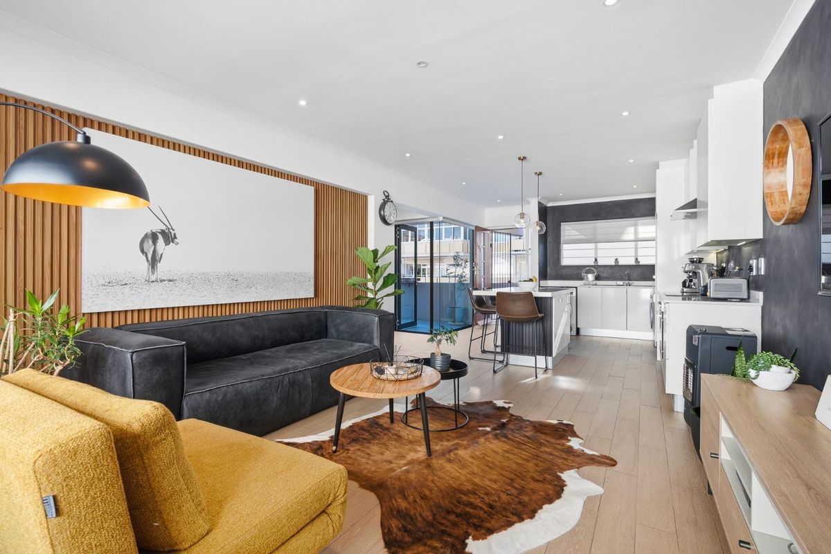 Turnkey, Renovated Apartment with Exceptional Outdoor Living - Photo 2