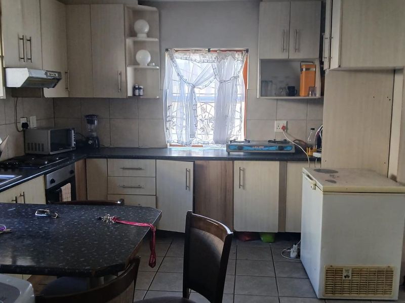 Charming Two-Bedroom House for Rent in Kraaifontein, Scottsdene - Photo 2