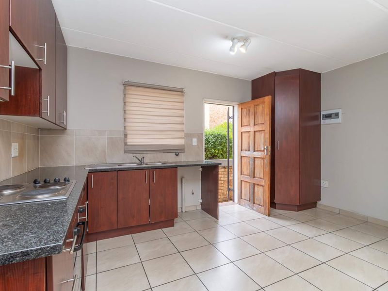 Spacious Duplex 3 Bedroom Townhouse - Photo 6