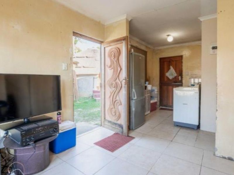 2-Bedroom Home with Unique Rondavel - Photo 2