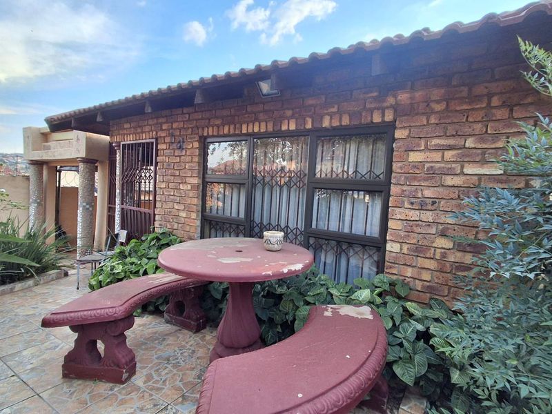 Two Bedrooms house for sale in Atteridgeville - Photo 5