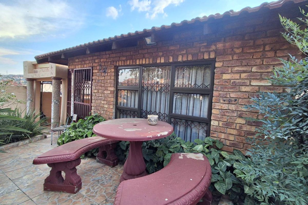 Two Bedrooms house for sale in Atteridgeville - Photo 5