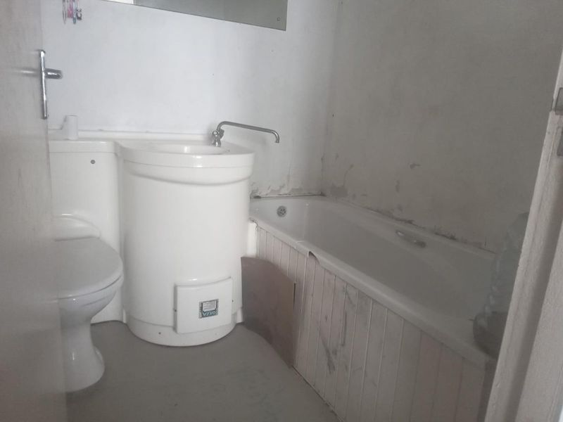 Bachelor Apartment For Sale In Berea Centre - Photo 8
