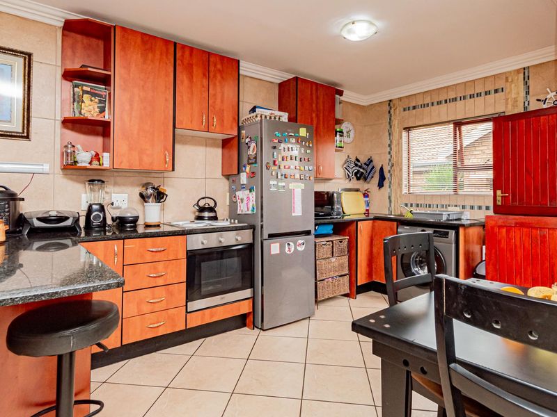 Lovely Simplex Townhouse for Sale - Photo 10