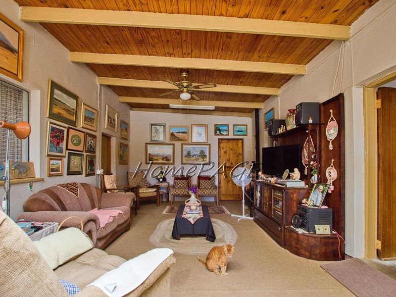 Ext 2, Henties Bay:  Enormous Home is for Sale - Photo 3