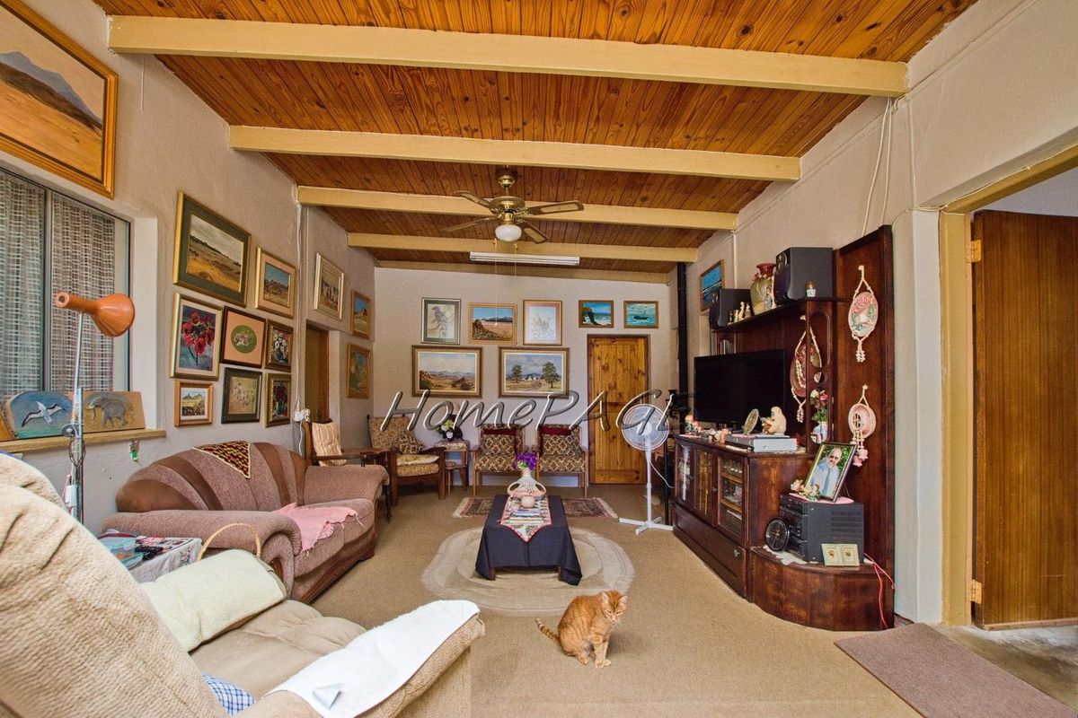 Ext 2, Henties Bay:  Enormous Home is for Sale - Photo 3