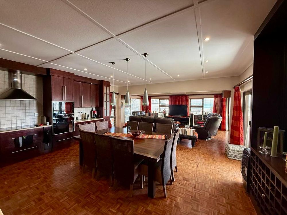 Open-plan kitchen, lounge and dining room