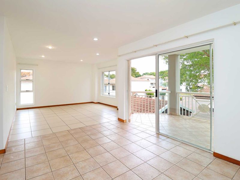 Light-Filled 2 Bed, 2 Bath Apartment Overlooking Pool & Tranquil Atmosphere - Photo 1