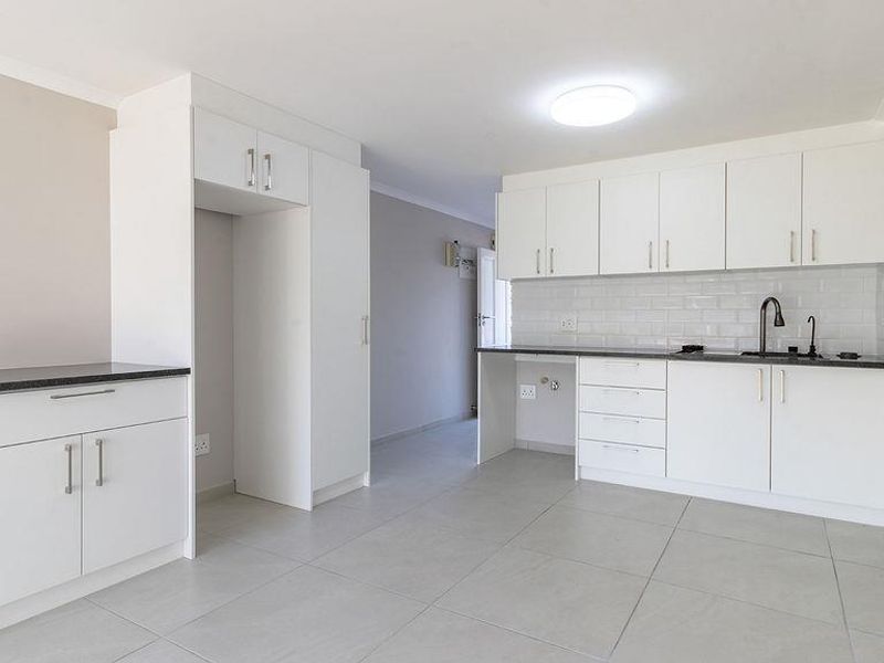 Newly Renovated One Bedroom Apartment In Pinelands - Photo 6