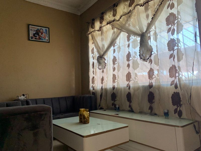 3 bedroom investment house for sale with 6 outside Flatlets - Photo 5