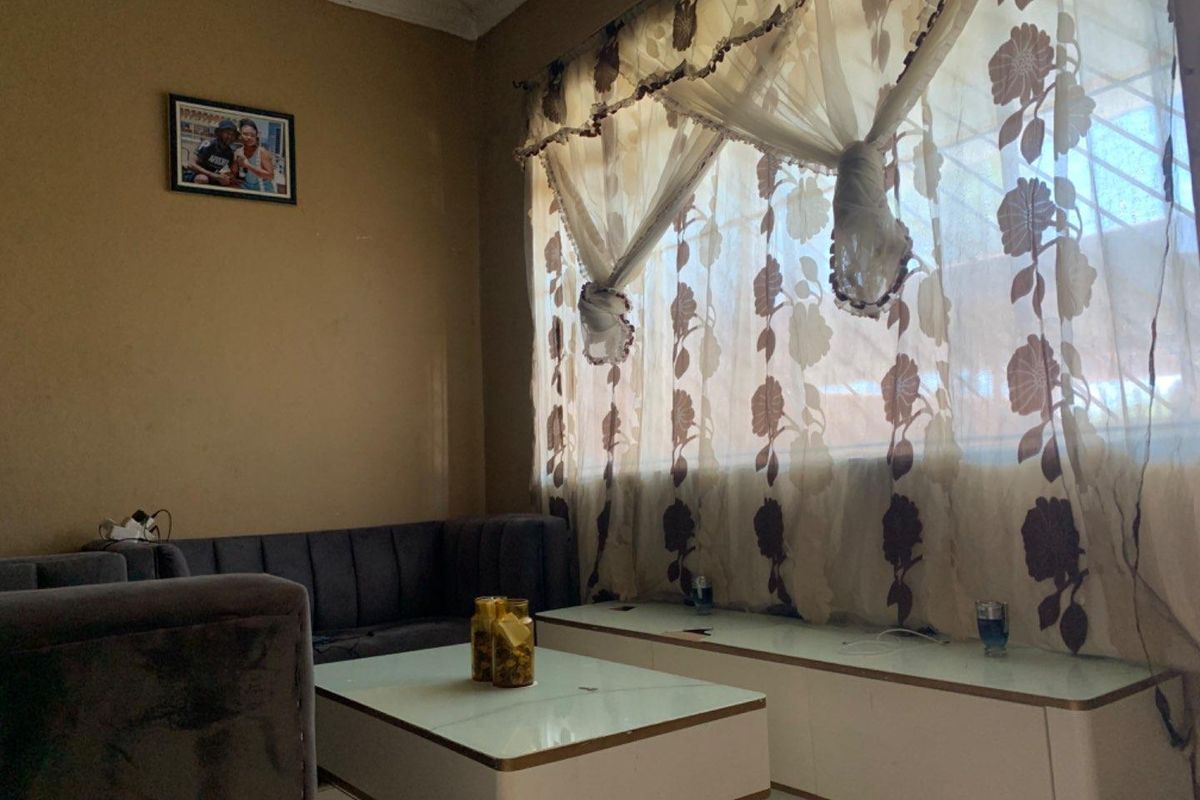 3 bedroom investment house for sale with 6 outside Flatlets - Photo 5