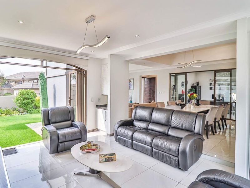 Wow!	This could be YOUR DREAM HOME!  ULTRA MODERN & Immaculate with phenomenal features. - Photo 10