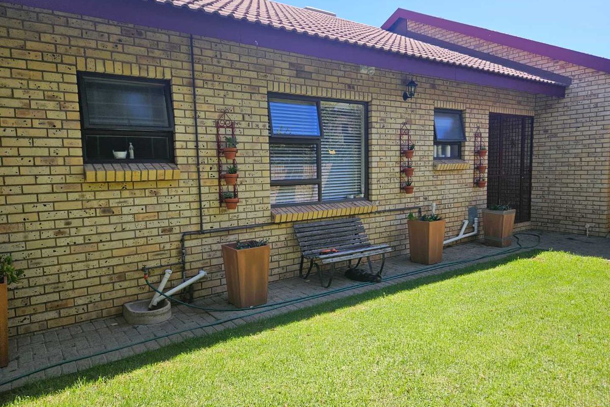 Modern Lock-up and go - Photo 2