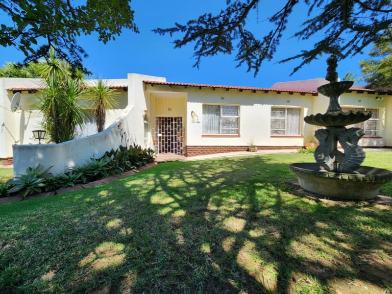 6 Bedroom Property for Sale in Volksrust - Photo 2