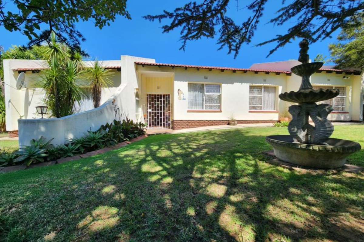 6 Bedroom Property for Sale in Volksrust - Photo 2