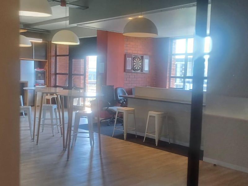 Work and Play :Trendy and diverse office park - Photo 3