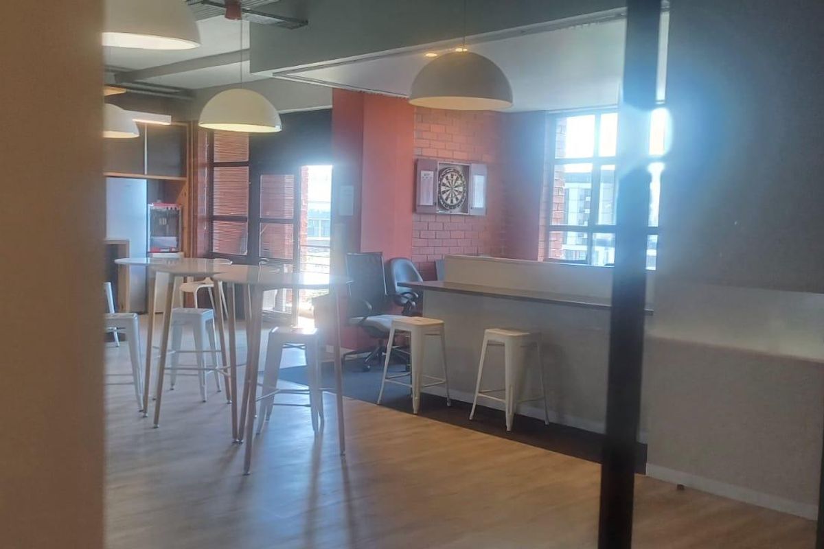 Work and Play :Trendy and diverse office park - Photo 3